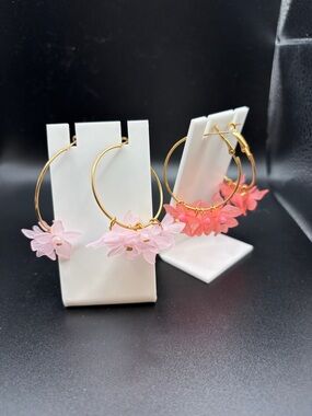 Set of two hoop and flower earrings